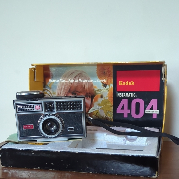 Kodak Other - Kodak Instamatic 404 Color Outfit